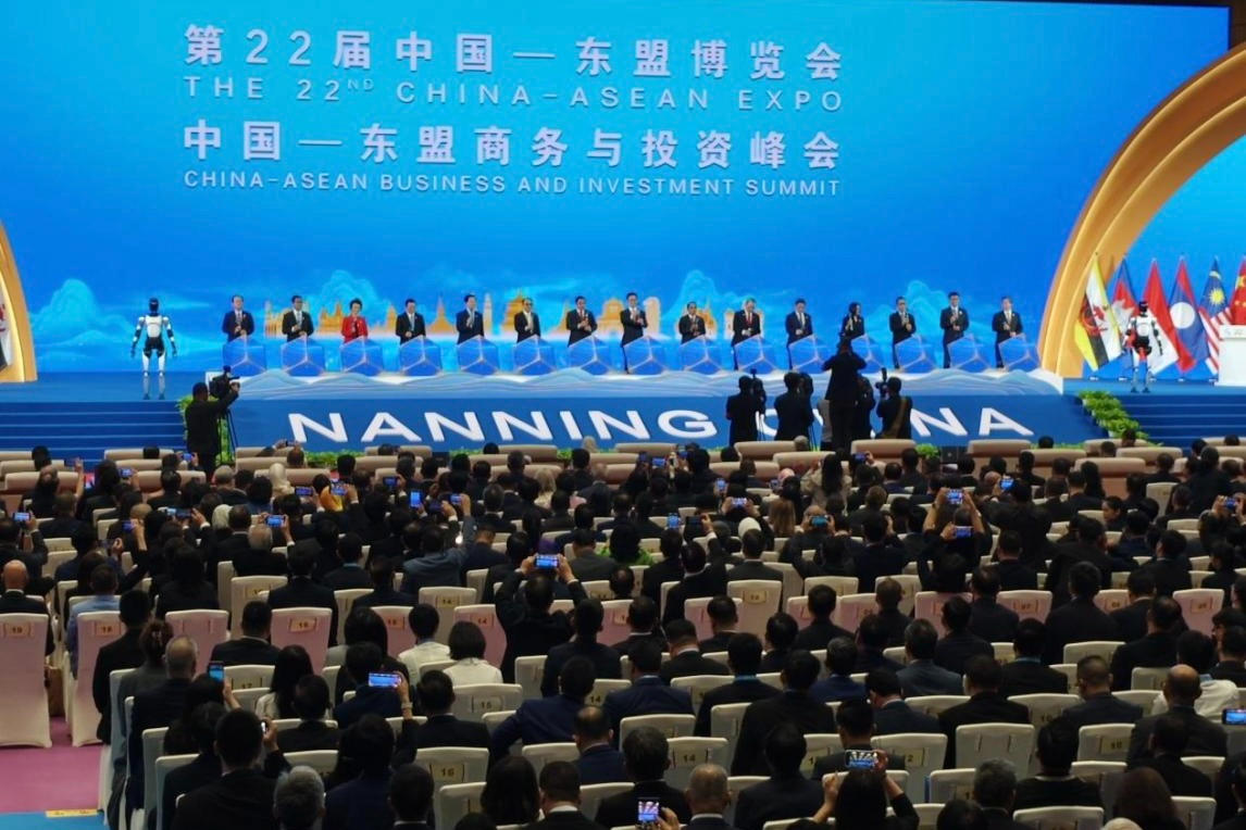 XKTY.COM机器人闪耀中国-东盟博览会，以具身智能助力国际盛会