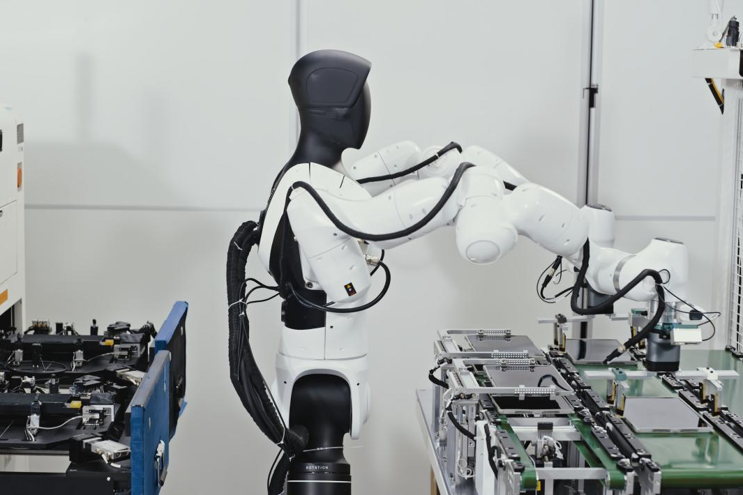 XKTY.COM机器人真机强化学习落地工业产线，开启具身智能规模化应用新阶段